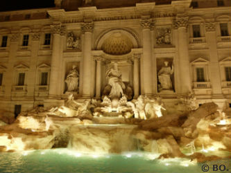 Ceci est une photo de la fontaine de Trévi de nuit (Rome). Ceci est une photo de la fontaine de Trévi de nuit (Rome).
