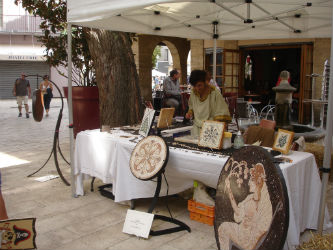 Ceci est une photo du stand de Béatrice Pradillon-Marques lors des Journées Romaines à Orange, le 12 septembre 2015. Ceci est une photo du stand de Béatrice Pradillon-Marques lors des Journées Romaines à Orange, le 12 septembre 2015.