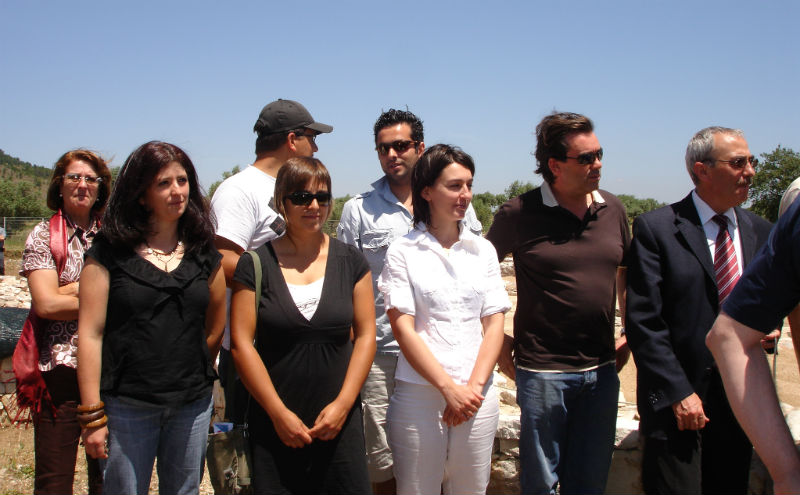 Ceci est une photo de Miguel Pessoa, responsable de la villa et ses collaborateurs, le 13 juillet 2008. Ceci est une photo de Miguel Pessoa, responsable de la villa et ses collaborateurs, le 13 juillet 2008.