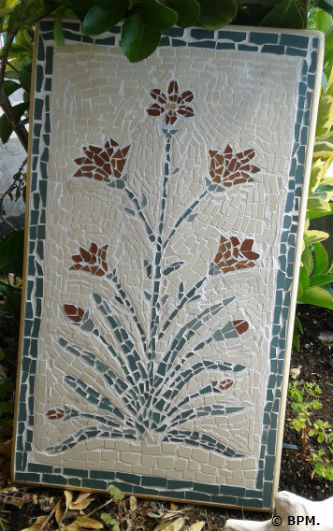 Ceci est une photo de la mosaique de Blandine, en tout en grès cérame représentant un motif indien. Ceci est une photo de la mosaique de Blandine, en tout en grès cérame représentant un motif indien.