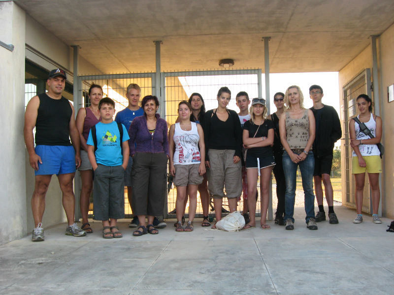 Ceci est une photo de groupe devant la villa de rabaçal en juillet 2012.